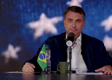 Flávio Bolsonaro promete novo programa contra dívidas dos brasileiros