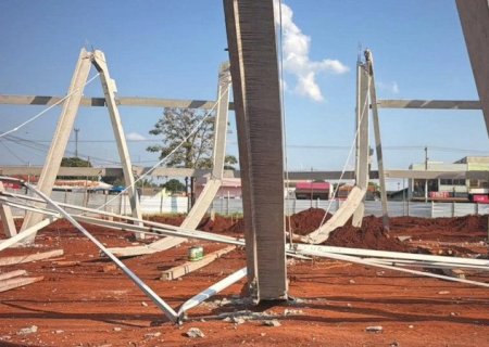 Câmera registra desabamento de estrutura de supermercado que matou dois na capital