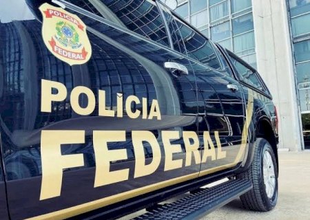 Polícia Federal cumpre mandados em operação que investiga contabando de cigarros