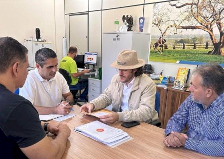Após reunião na Capital, prefeito Germino Roz autoriza fazer projeto de engenharia para reforma do Ginásio de Batayporã