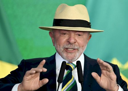 Lula analisa a derrota, Flávio Bolsonaro faz anúncios como quem governa