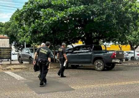 Homem de 64 anos é morto com tiro na cabeça durante almoço