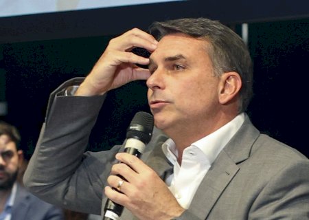Um surpreendente ‘cabo eleitoral’ para Flávio Bolsonaro na disputa contra Lula