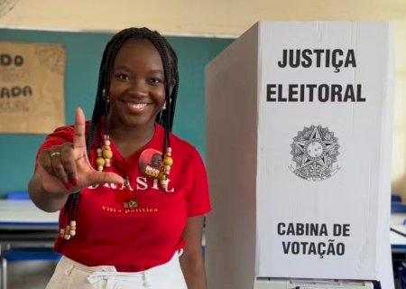 Justiça manda PF investigar Ana Elisa, deputada eleita do PT, por suposta fake news contra Flávio