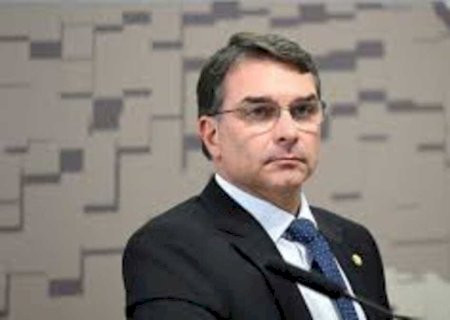 Flávio Bolsonaro: qualquer pessoa prometendo cargos ou ministérios em meu nome é picareta