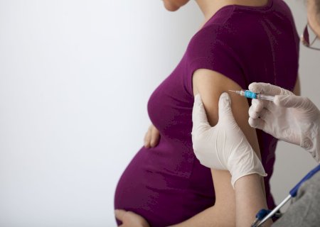4 em cada 10 gestantes ainda não sabem que existe vacina contra doença que pode ser fatal em bebês