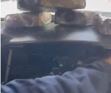 PRF flagra motorista com skunk e cocaína escondidos no painel e no banco traseiro de Corolla