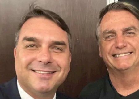 Flávio Bolsonaro visita o pai após 90 dias de restrição do STF